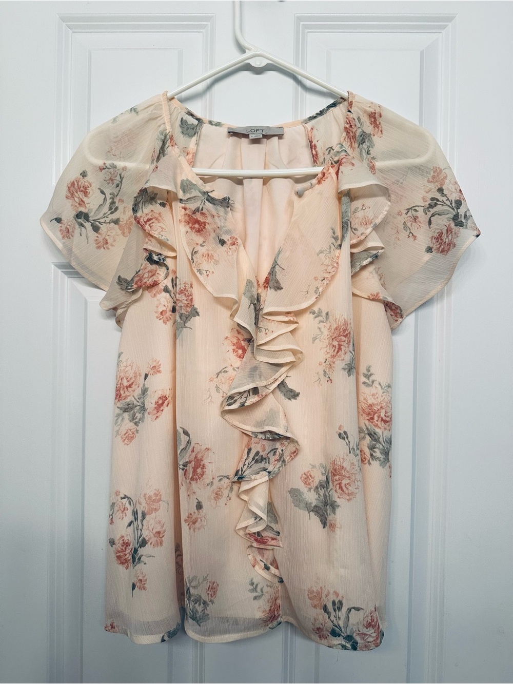 🍎 LOFT Floral Ruffle Blouse